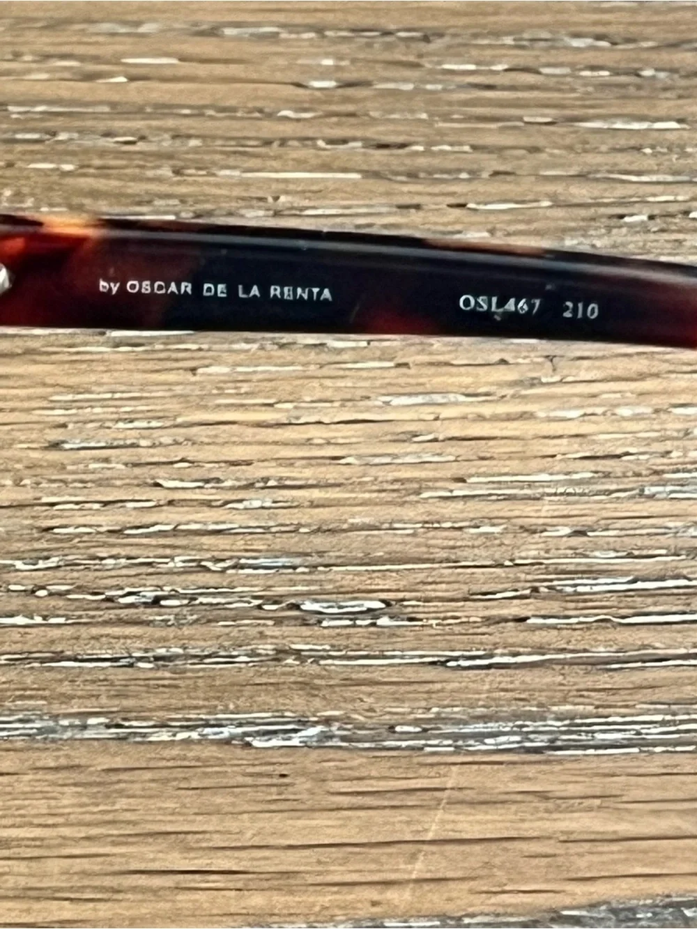 Oscar de la Renta item pictured